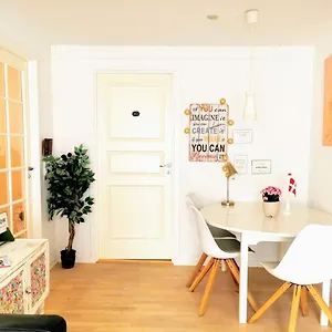Apartment 300 Meter Walk To Lego House - 80m2 Two Bedroom With Garden - Unit B Billund