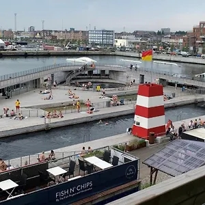 Directly To Seafront Of Bassin 7 With Big Balcony And Free Parking Aarhus